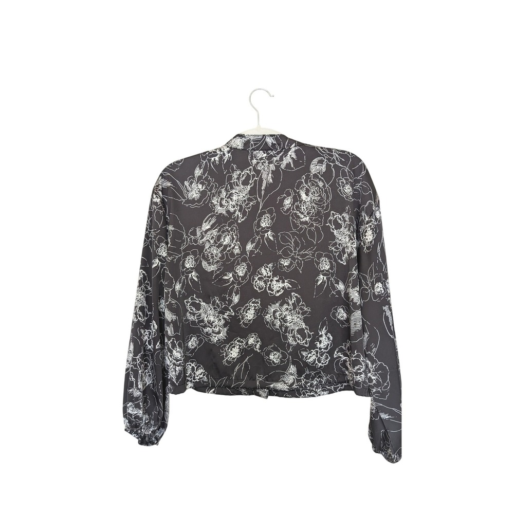 Jon & Anna Contemporary Black White Floral Button Down Cropped Blouse Womens M - Picture 1 of 4